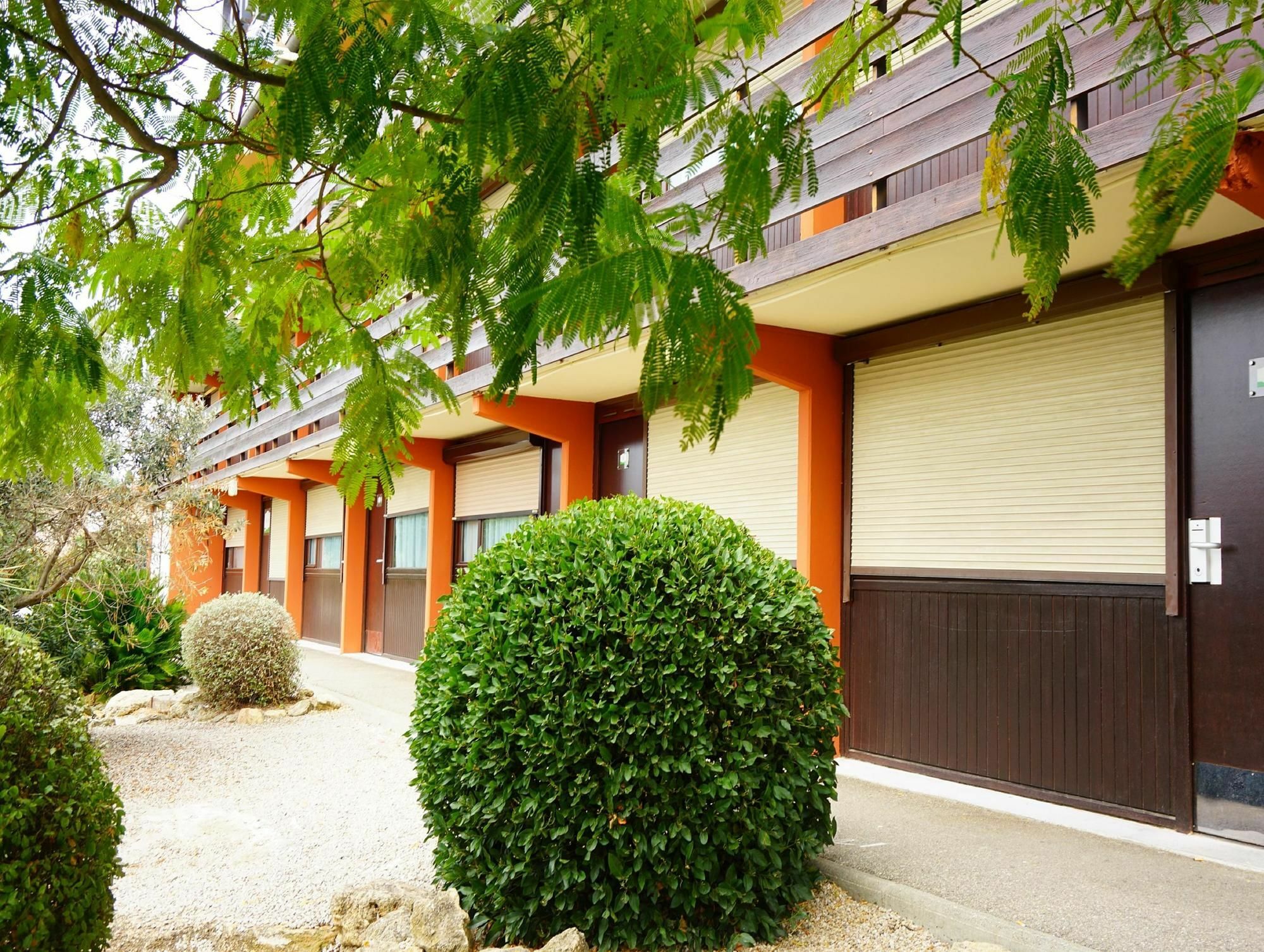 Campanile Salon-De-Provence Hotel Exterior foto